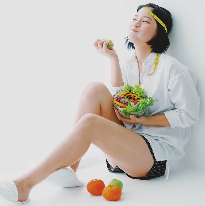 салат зі свіжих овочів блюдо японської дієти для схуднення